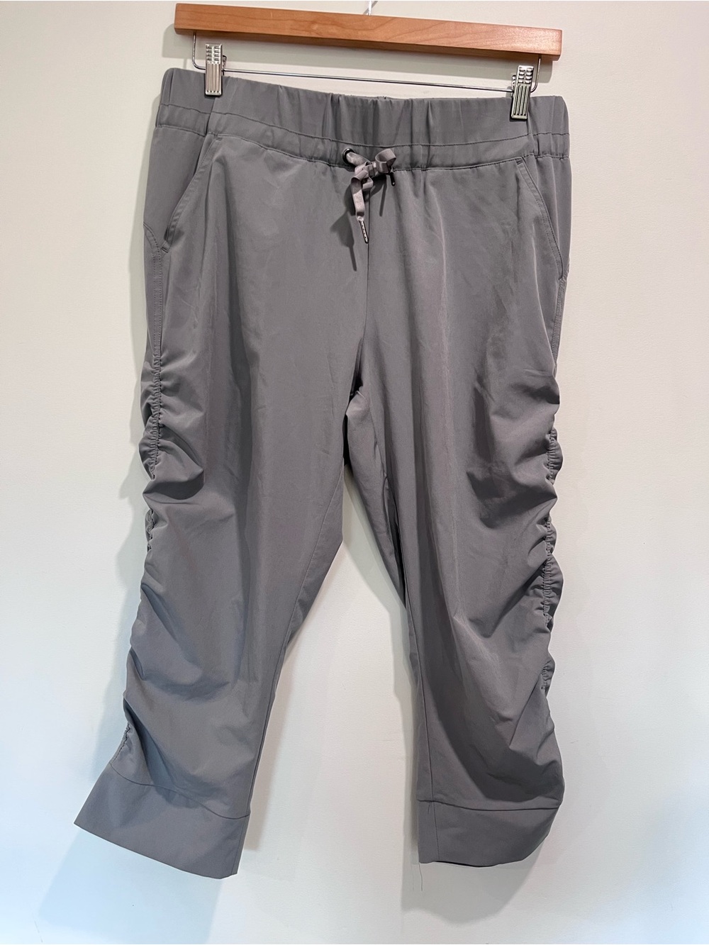 Kyodan Women’s L Lightweight Gray Ruched Drawstring Jogger Pants Capris Shorts